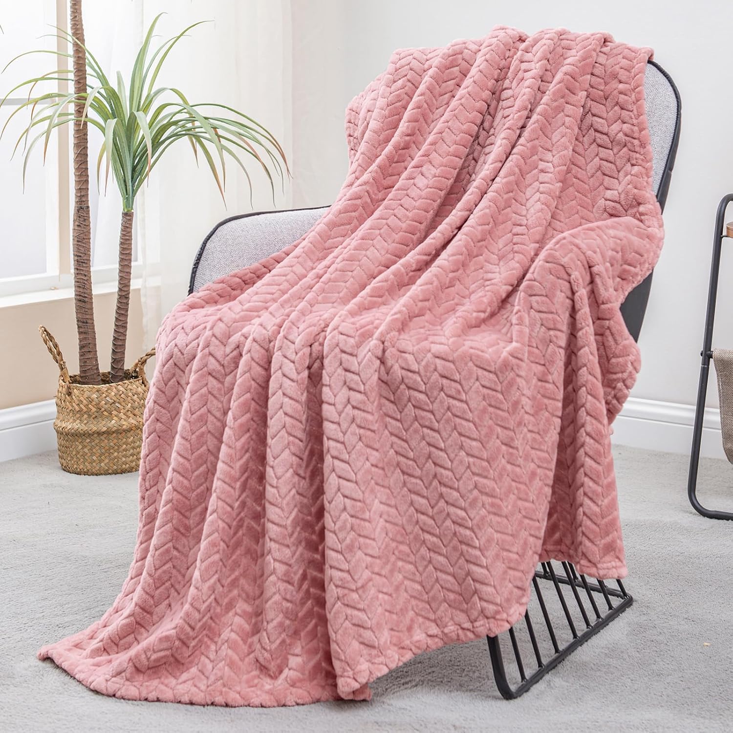 Pink Fleece Throw Blanket for Couch and Bed, 50x70 Inches Soft Cozy Jacquard Flannel Blankets, Lightweight Fuzzy Plush Warm Throws for All Seasons